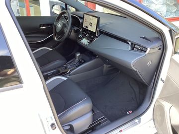 Car image 10