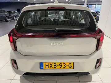 Car image 24