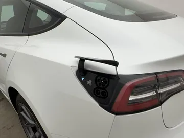 Car image 32