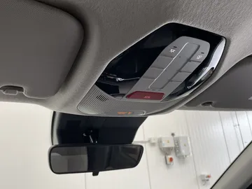 Car image 34