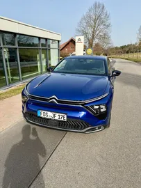 Car image 4