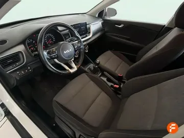 Car image 32