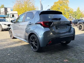 Car image 4