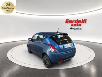 Car image 5
