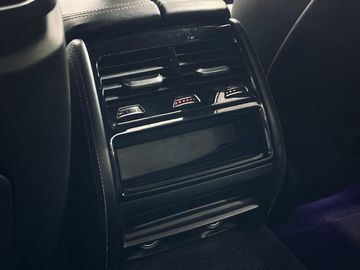 Car image 33