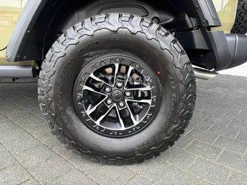 Car image 35