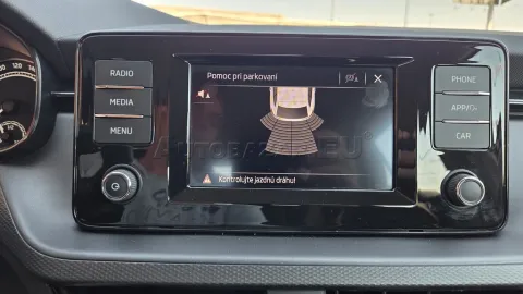 Car image 18