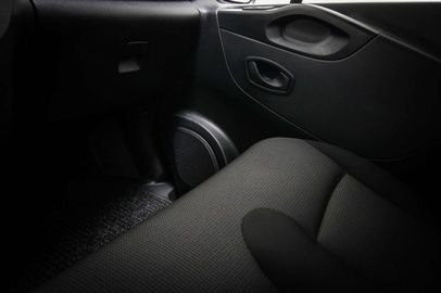 Car image 32