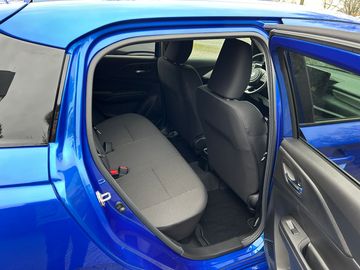 Car image 12