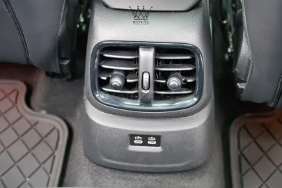 Car image 38