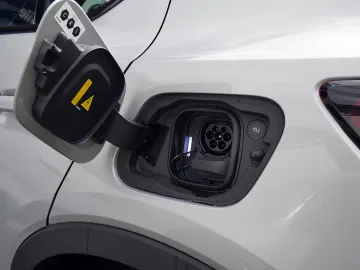 Car image 30