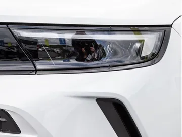Car image 25