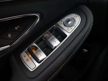 Car image 32