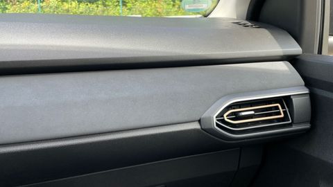 Car image 37