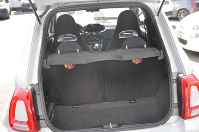 Car image 12