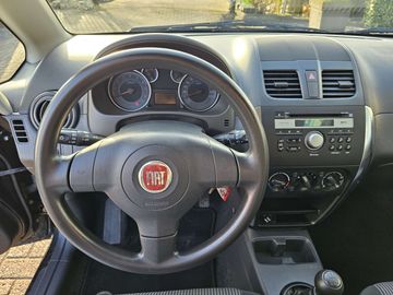 Car image 14