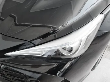 Car image 24