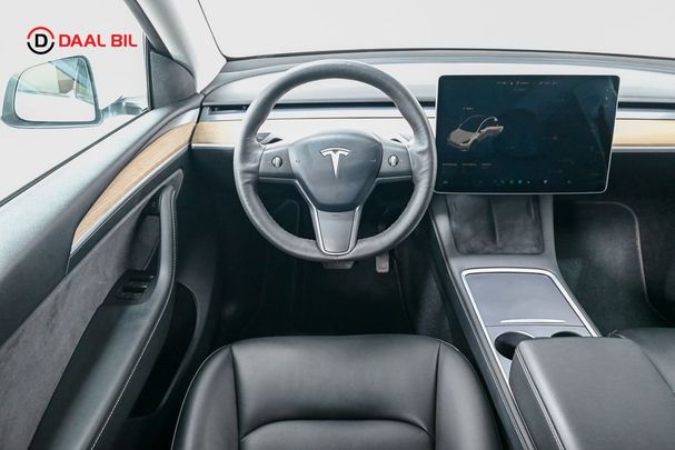 Tesla Model Y Long Range AWD 378 kW image number 10