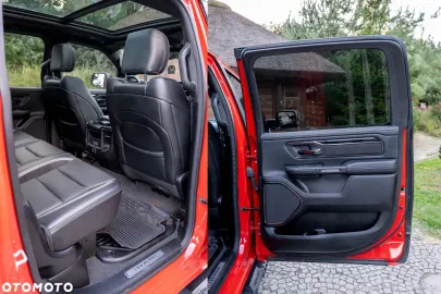 Car image 40