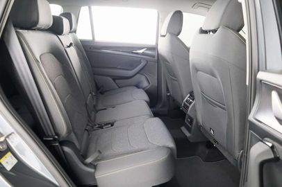 Car image 36