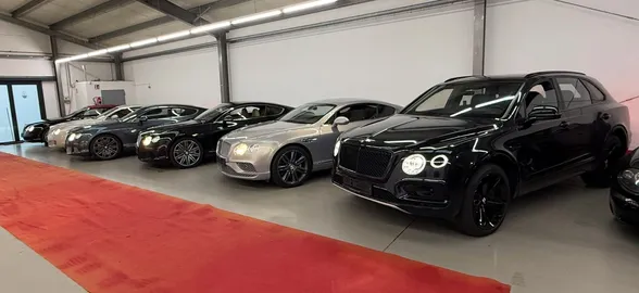 Car image 25