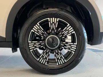 Car image 23