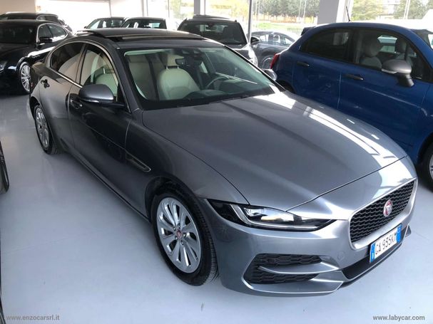 Jaguar XE 132 kW image number 25