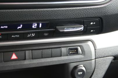 Car image 38