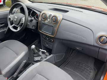 Car image 13