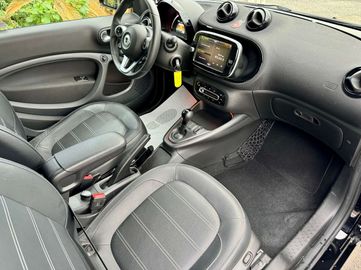 Car image 30