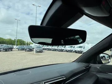 Car image 32