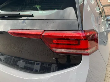 Car image 27