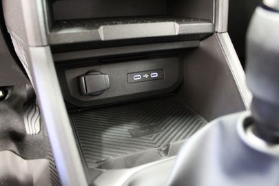 Car image 30