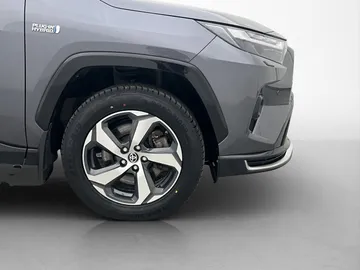 Car image 30