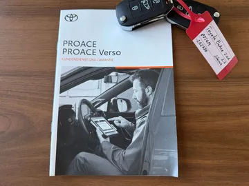Car image 30