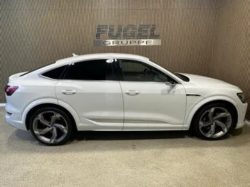 Car image 32