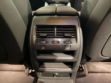 Car image 32