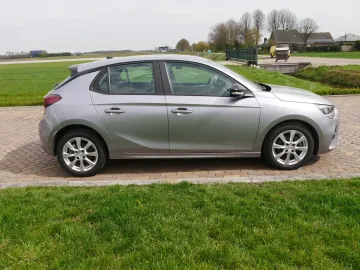 Car image 4