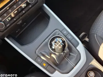 Car image 27