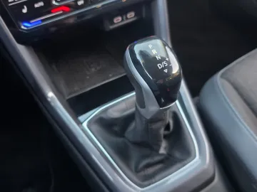 Car image 34