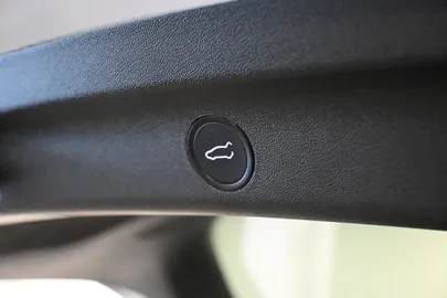 Car image 35