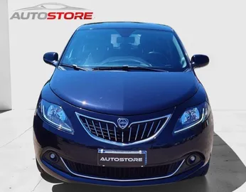Car image 3