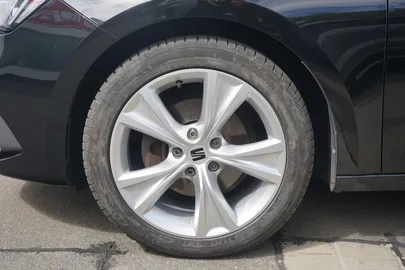 Car image 27