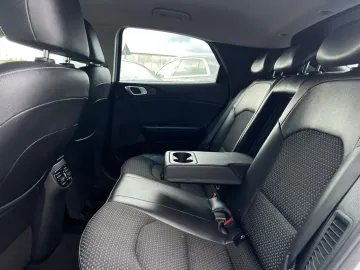 Car image 34
