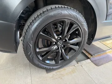 Car image 25