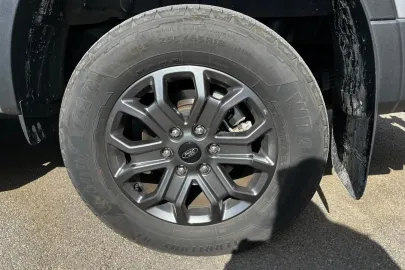 Car image 24