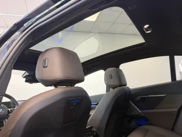 Car image 40