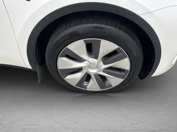 Car image 33