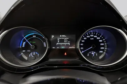 Car image 19