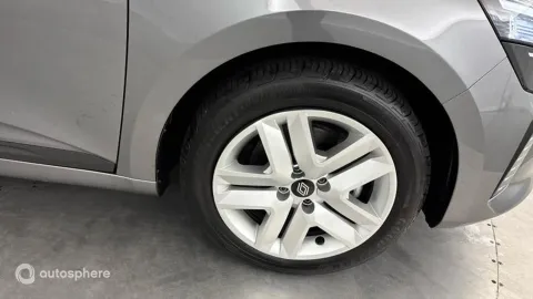 Car image 20